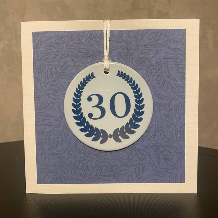 Tarjeta de felicitación de 30 cumpleaños con regalo redondo de cerámica para venta al por mayor de By Erin Cards and Gifts Ltd