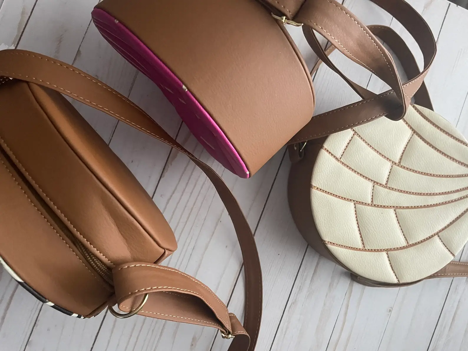 Viva Greetings - Wholesale Crossbody Bag - Women's - Mexican Concha Kawaii Crossbody Faux Leather Purse1