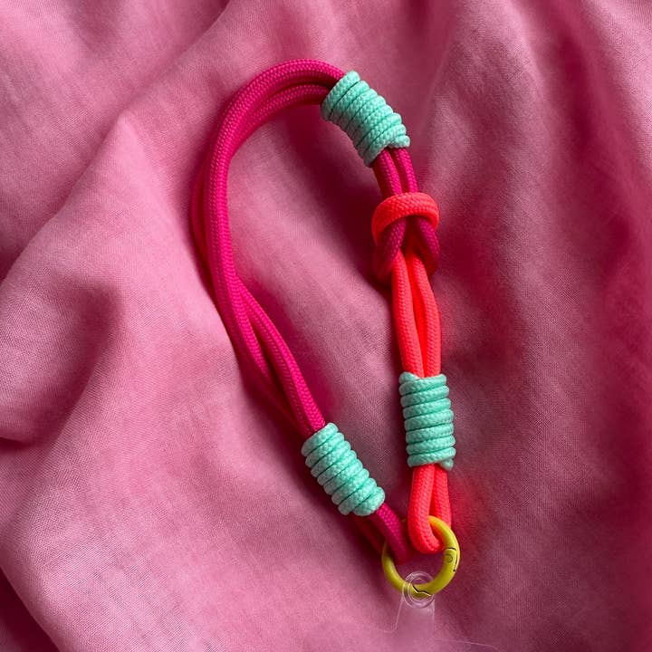 Dragonne de téléphone // Rose + Melon Néon pour la vente par Emeldo