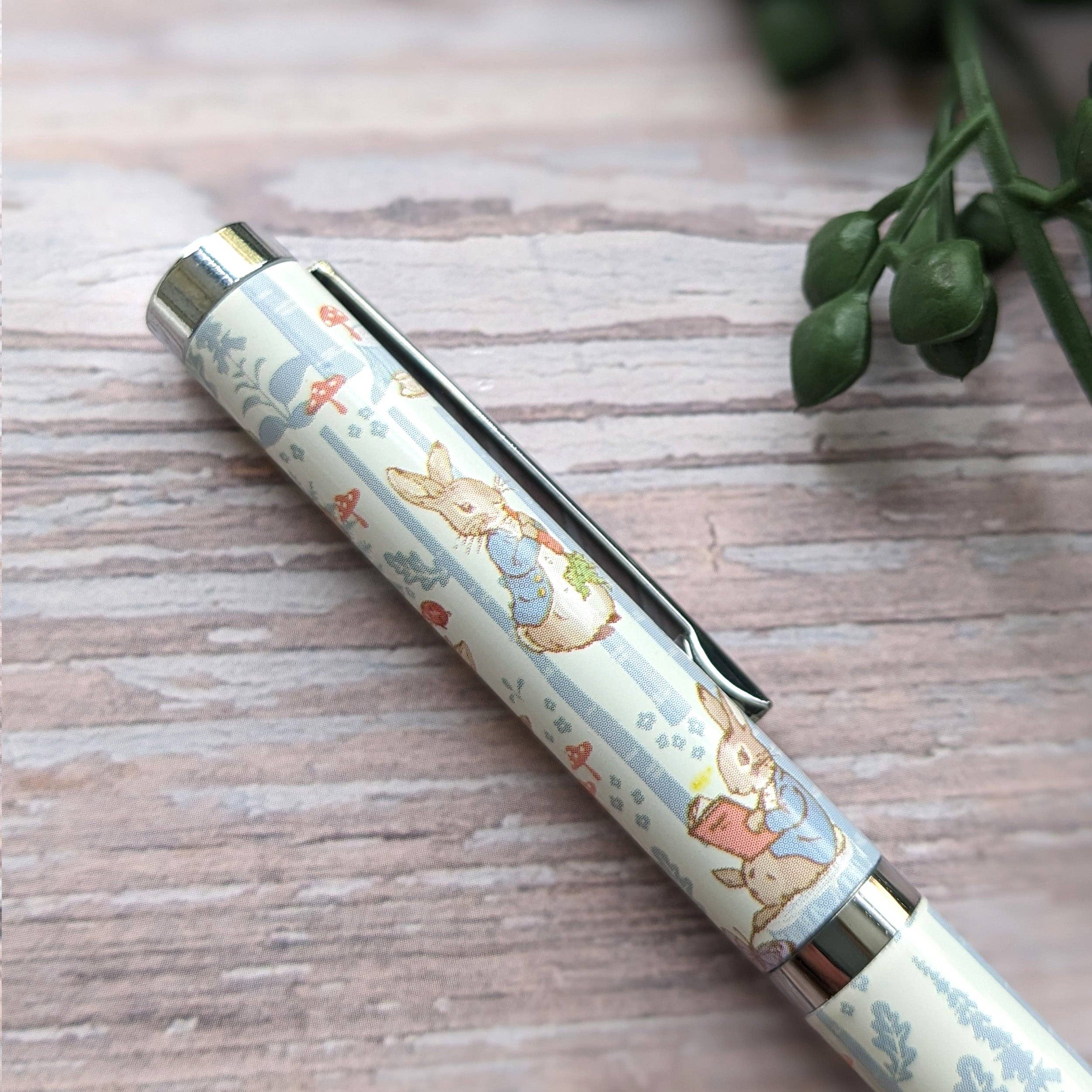 Robert Frederick Ltd - Vente Stylos - Stylo à bille Peter Rabbit Forest Picnic en boîte cadeau8