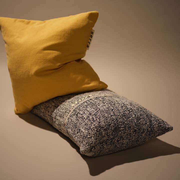 Cuscino Pino in tessuto italiano misto cotone e lino, disponibile in 3 misure per la vendita all'ingrosso da parte di Serra