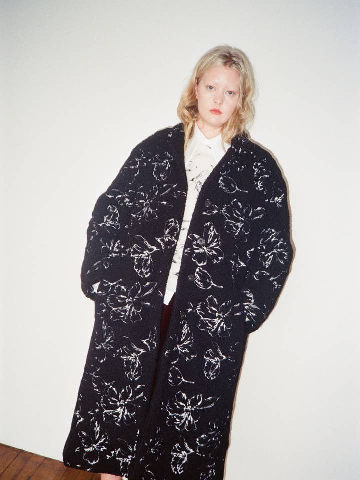 Abrigo cocoón Visitandine para venta al por mayor de Jasmine Chong