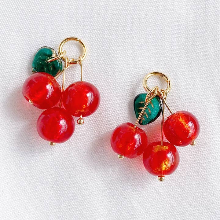 Vintage: Murano glass red currant charms ♥️ for wholesale by Lovanju