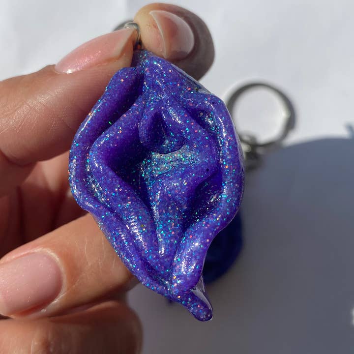 Glitter vulva nyckelring lila för wholesale av Glittergrej