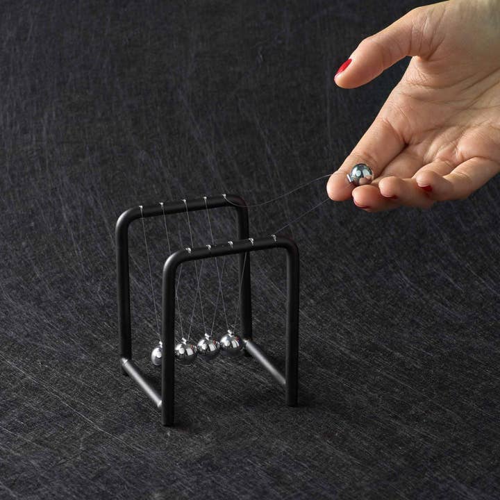 Heebie Jeebies USA - Wholesale Gag Gift/Novelty Gift - Newtons Cradle 9cm4