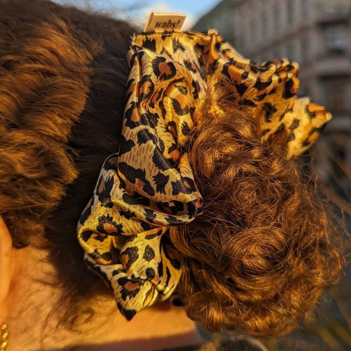 What a bun! – Engroshandel Scrunchie – Kvinder – Leo satin hårstrikk