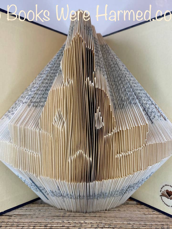 Cadeau d'art, sculpture, livre plié à la main, pour la vente par No Books Were Harmed.co.uk