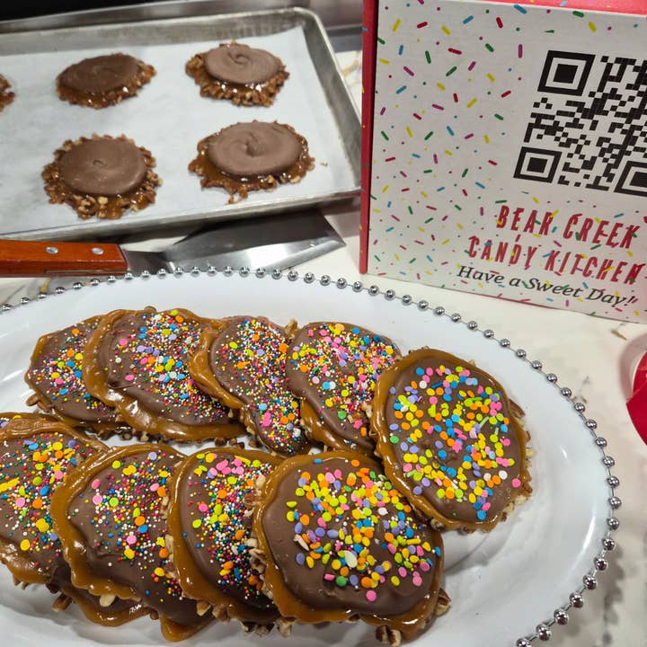 Frühlings-Bärenpfoten (Set mit 10 oder 18) für den Großhandel von Bear Creek Candy Kitchen