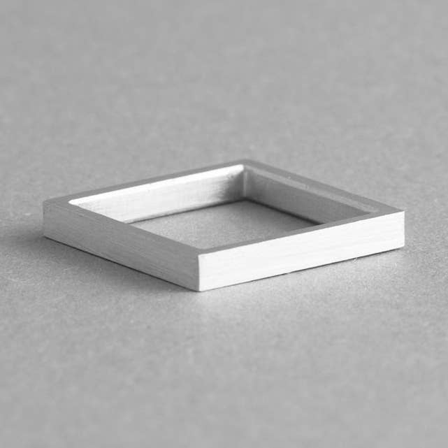 Bague carrée en aluminium pour la vente par URBAN OLIVE DESIGN