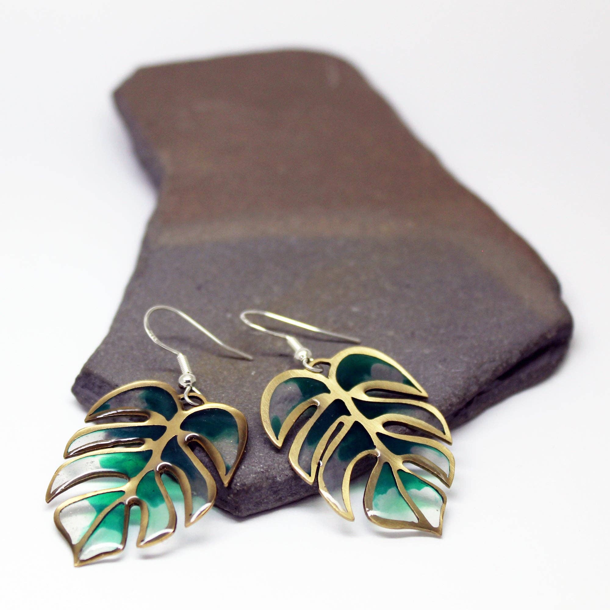 Plataica - Wholesale Dangle Earrings - Brass and 925 silver monstera leaf earrings with clear UV resin4