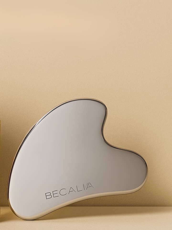 Gua Sha en acier inoxydable pour la vente par Becalia Botanicals