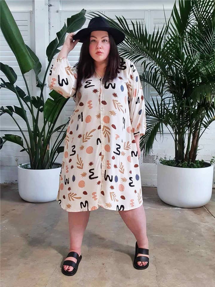 Robe chemise Micro Icone//Ecru Geo pour la vente par Hope & Harvest