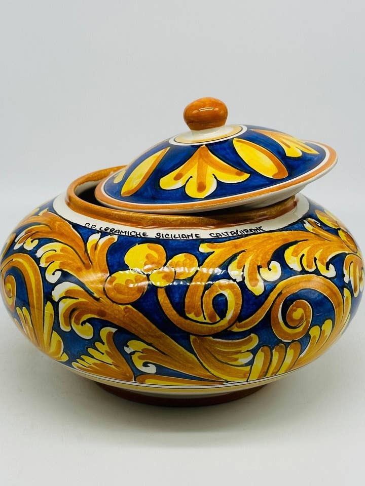 Biscottiera Decorata ‘700 Ceramica Caltagirone cm H.18 L.24 Artigianale per la vendita all'ingrosso da parte di DD Ceramiche Siciliane