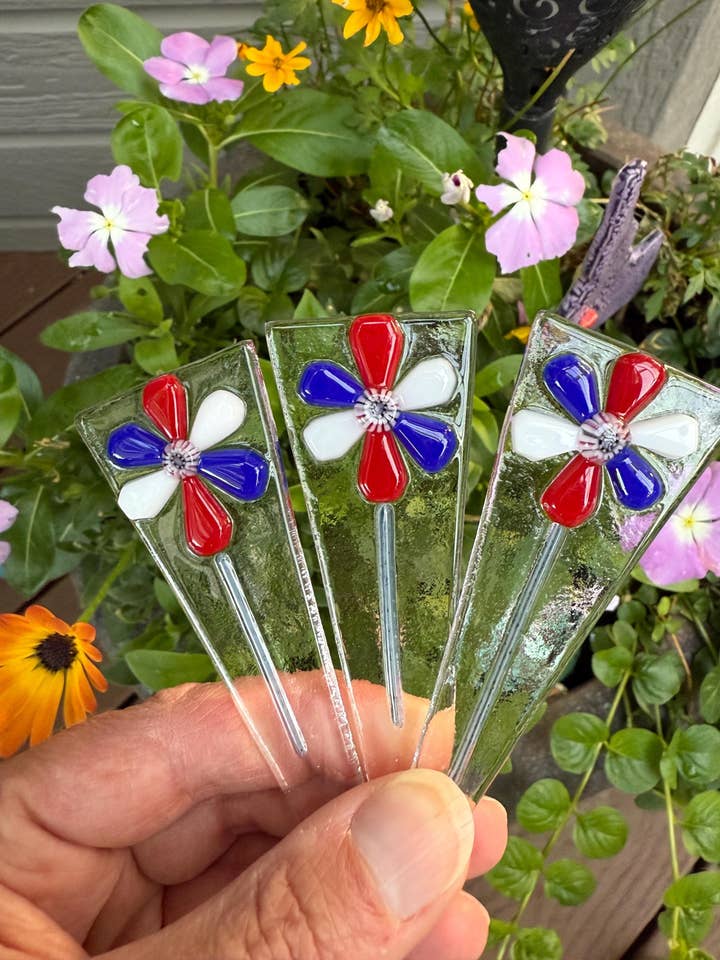 Plant Mini (Red/White/Blue Pinwheel) for wholesale by Glassworks Idaho