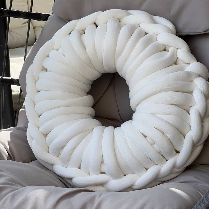 woolexperts - Wholesale Throw/Decorative Pillow - Chunky knit pillow Donut pillow round Vegan Chunky