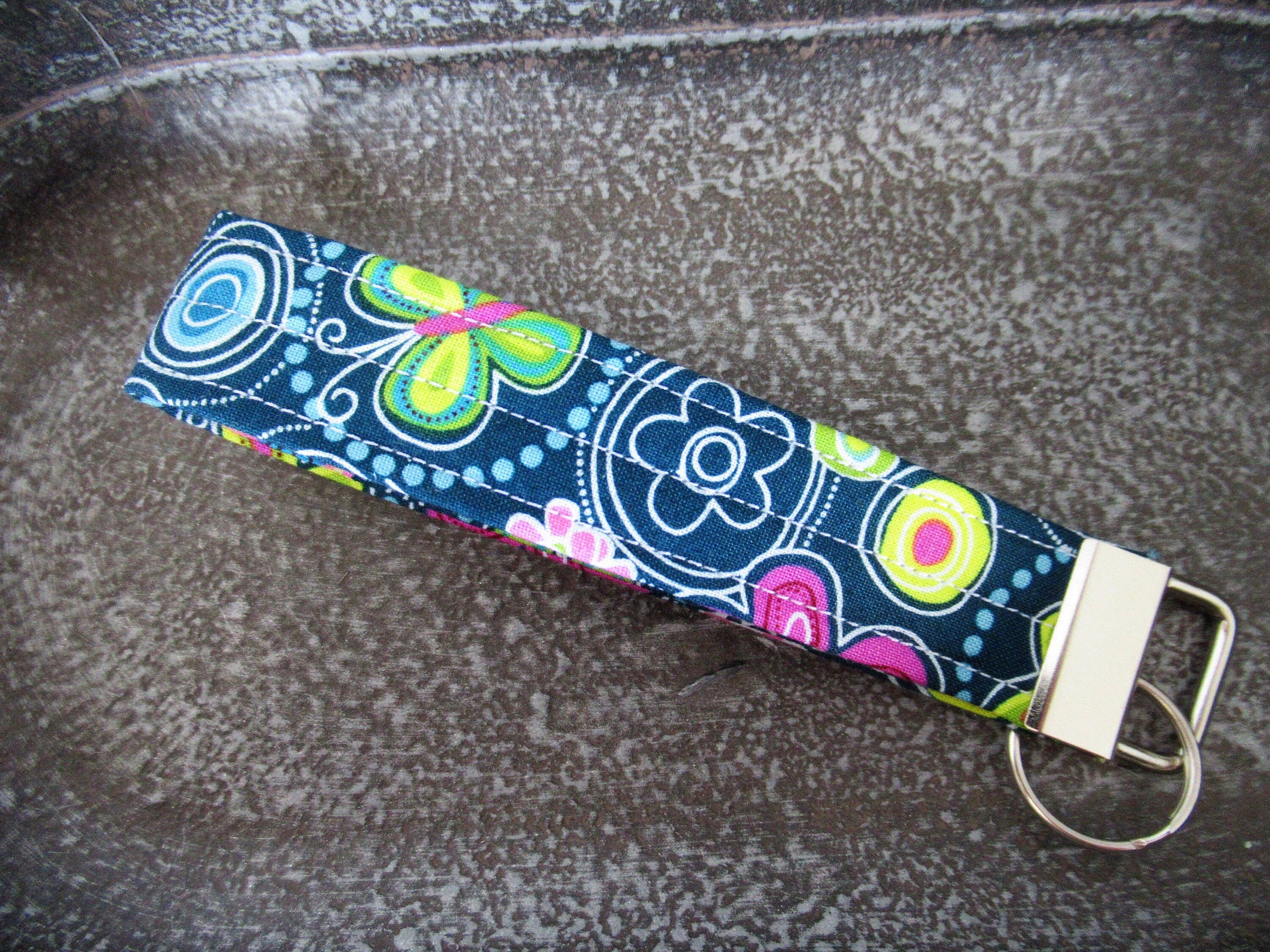 Thread and Purls – Großhandel Schlüsselanhänger – Damen – Schlüsselanhänger-Armband, Blaugrüner Armband-Schlüsselbund, Blaugrüner Schlüsselanhänger, Schlüsselanhänger-Armband, türkisfarbener Armband-Schlüsselbund, marineblauer Schlüsselanhänger, blaugrünes Handgelenkband2