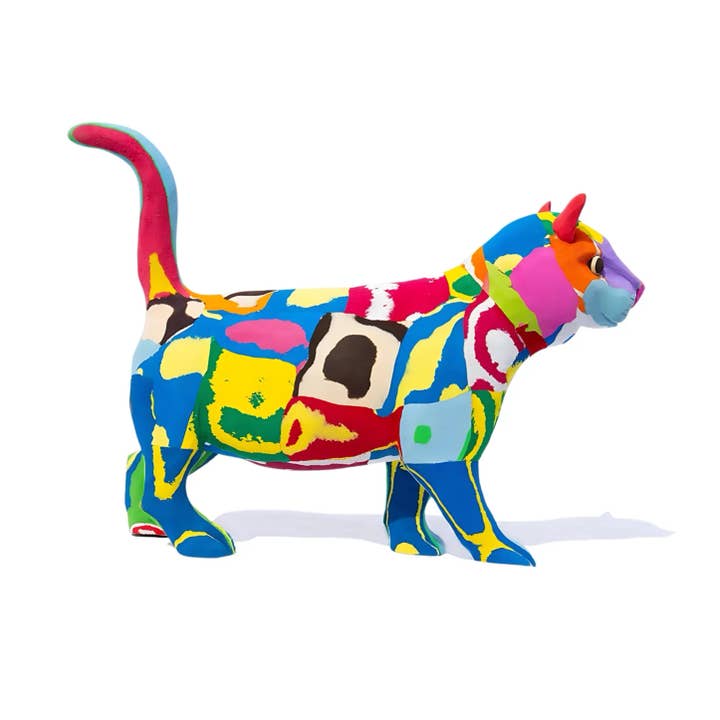 Sculpture de chat colorée en tongs recyclées pour la vente par Ocean Sole