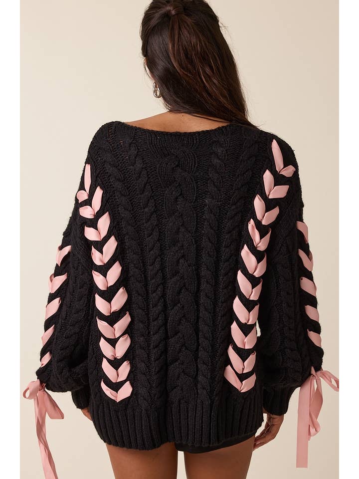 NOIR PULL EN MAILLE CÂBLÉE À MANCHES LONGUES AVEC RUBAN ROSE PÂLE en vente sur Faire3