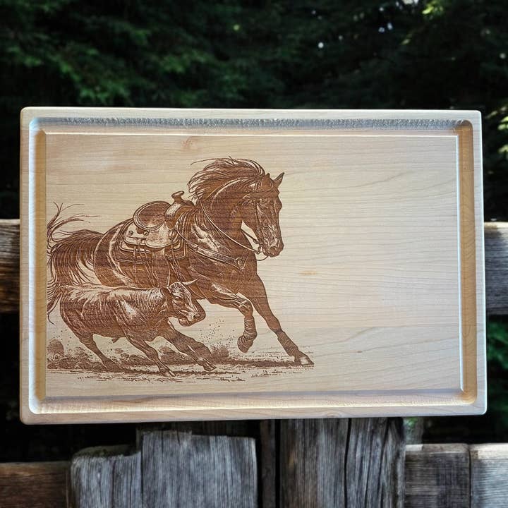 Skærehestegraveret kirsebærskærebræt for engroshandel hos The Krafty Equestrian