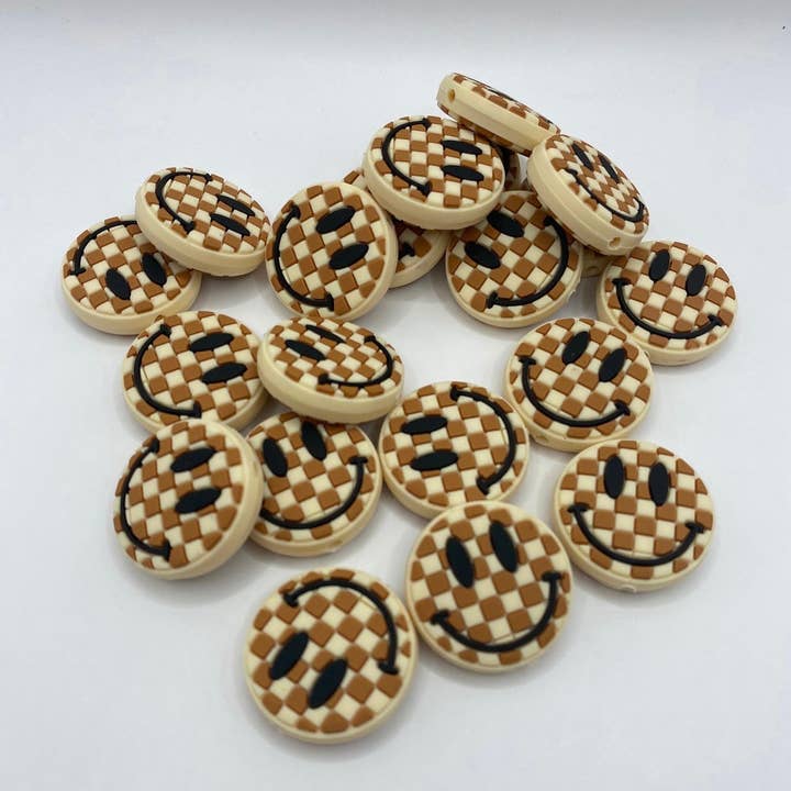 ASAP Craft Supplies - Venta al por mayor Material para manualidades - Cuentas Focales con Cara Sonriente a Cuadros en Color Beige