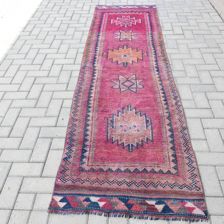 Håndlavet etnisk tæppe, pink, sort geometrisk 2,7x9,5 ft for engroshandel hos Vintage Rugs Loom