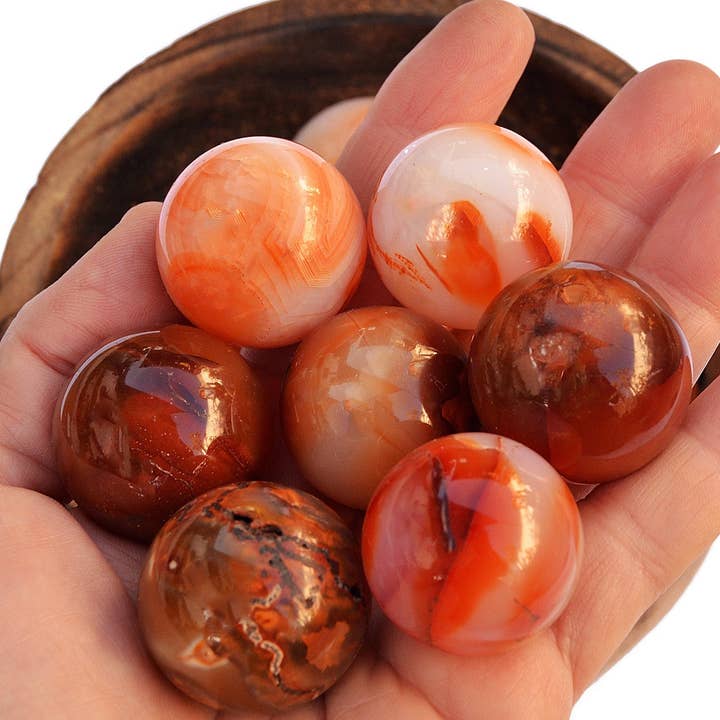 Kaia & Crystals – wholesale Andlig sten/kristall – Röd karneol sfär sten (45mm - 65mm)