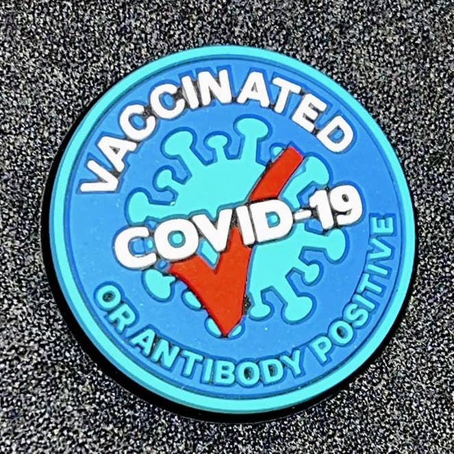 Vacinado para alfinete de lapela Covid - borracha macia por atacado de SoftiPinz™