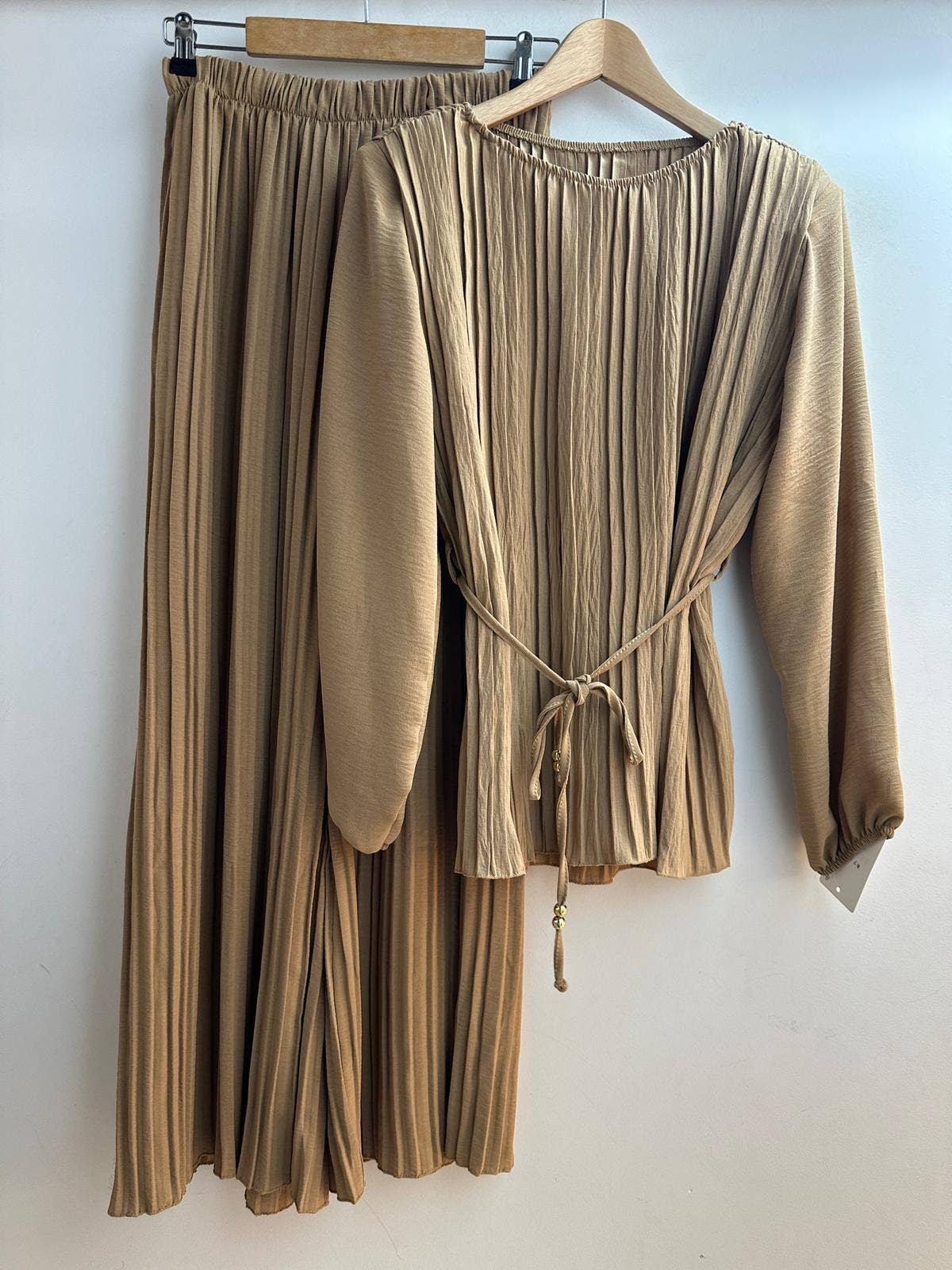 LORIANE - Vendita all'ingrosso Completo top e pantaloni (NON loungewear) - Donna - 7339E Completo plissettato tinta unita con top e pantaloni4