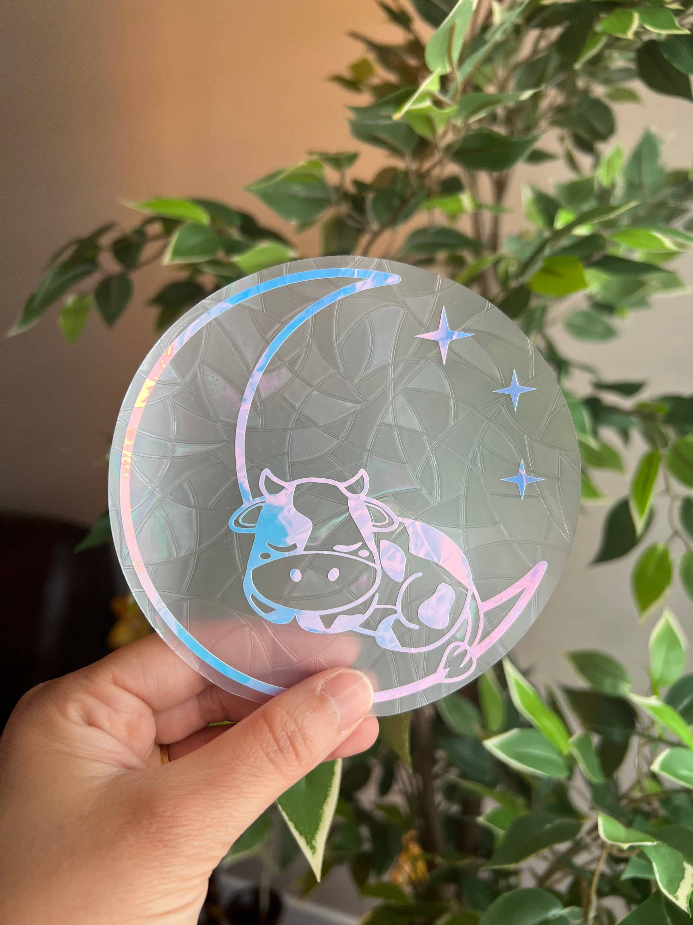 Thirty Three Prints - Vendita all'ingrosso Acchiappasole - Adesivo acchiappasole con mucca addormentata, decalcomania per finestra, pellicola per finestra, Rainbow Maker, Mucca e luna, adesivo con luna, adesivo per auto2