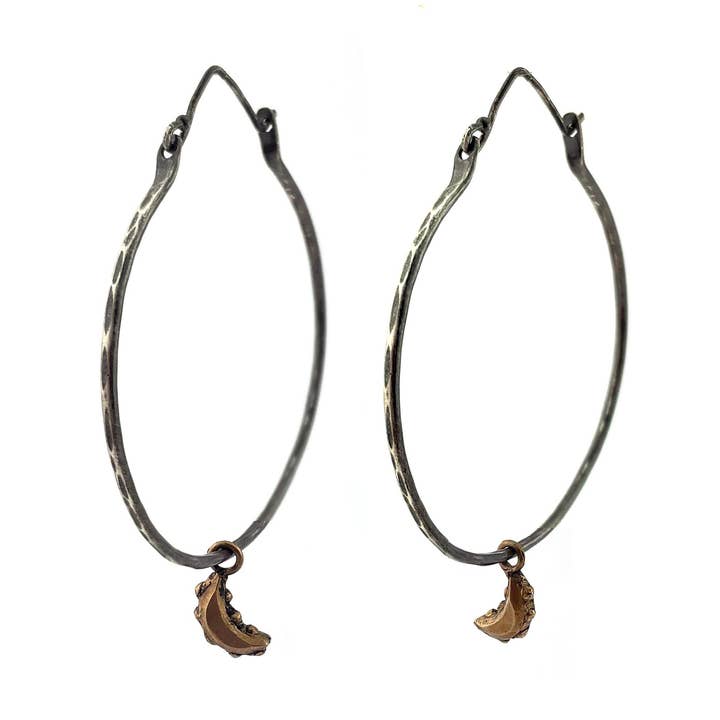 Tiny CRESCENT MOON Große Endlosreifen - genietet oder gehämmert für den Großhandel von Compass Rose Design