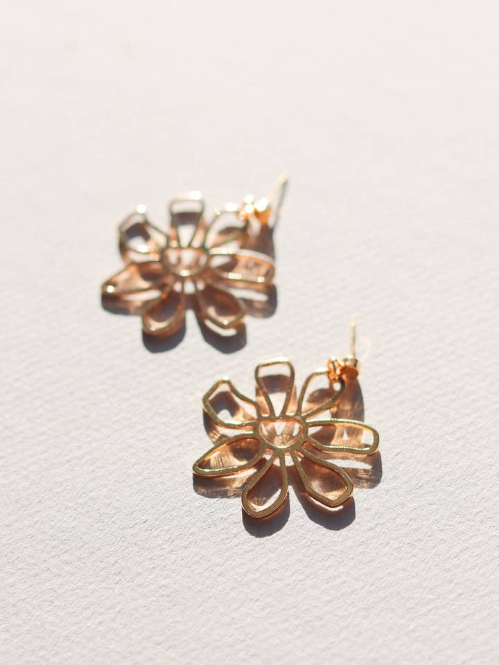 X-GOLD PLATED FLOWER LINE EARRINGS for wholesale by Studio Choo11