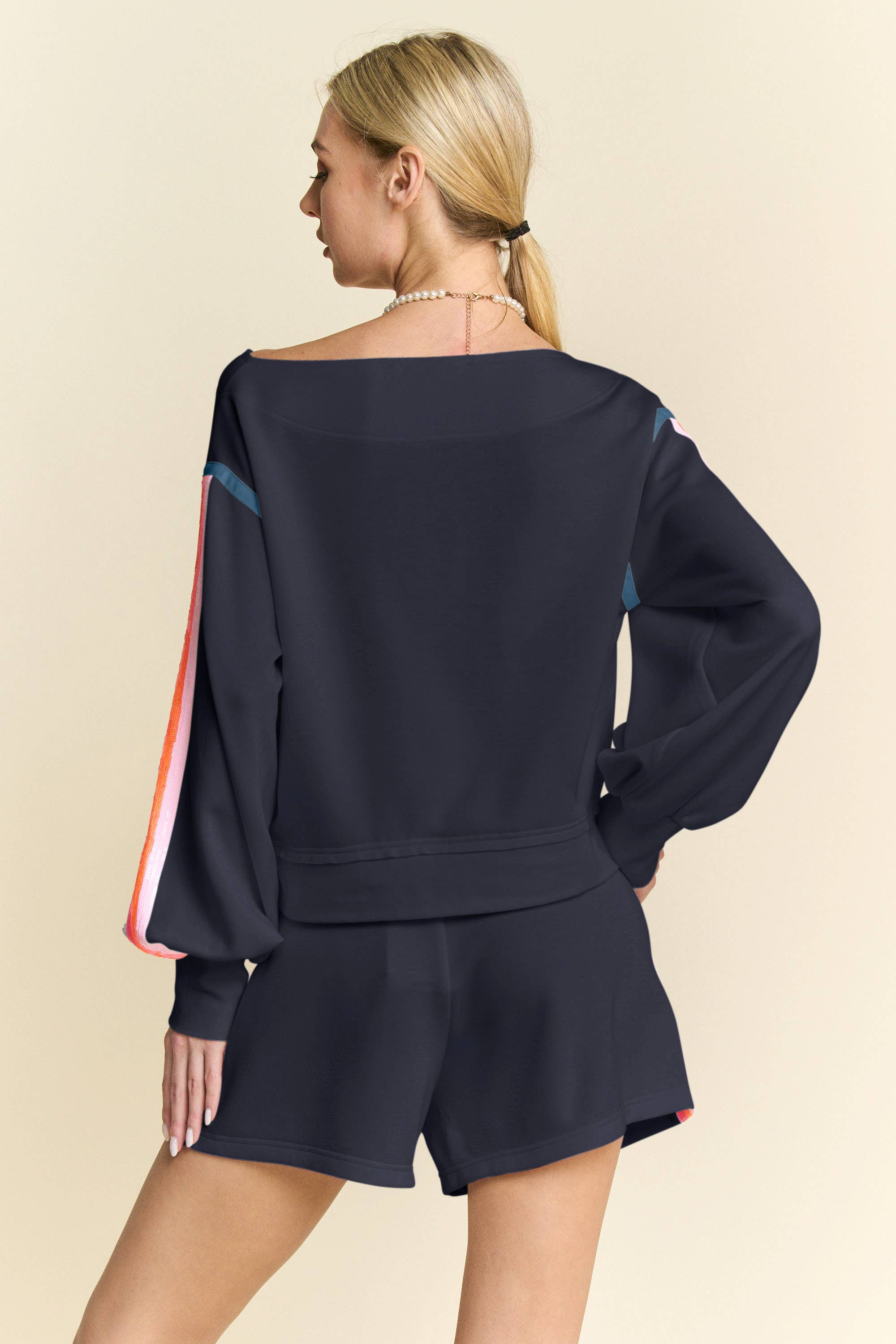 Davi & Dani - Vente Ensemble haut et pantalon (PAS d'intérieur) - Femme - ENSEMBLE HAUT À MANCHES LONGUES À RAYURES PAILLETÉES ET SHORT14