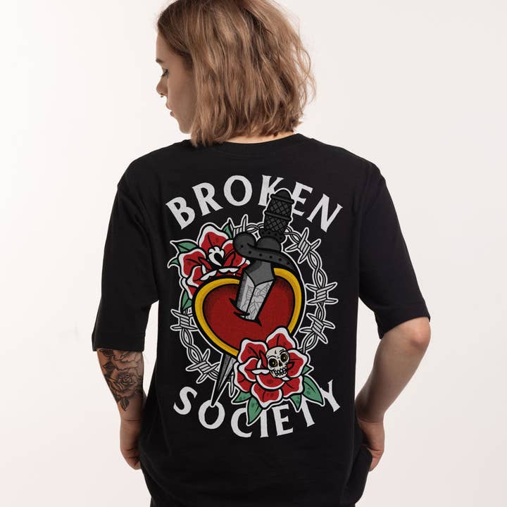 T-shirt Cœur de Dague (Unisexe) pour la vente par Broken Society