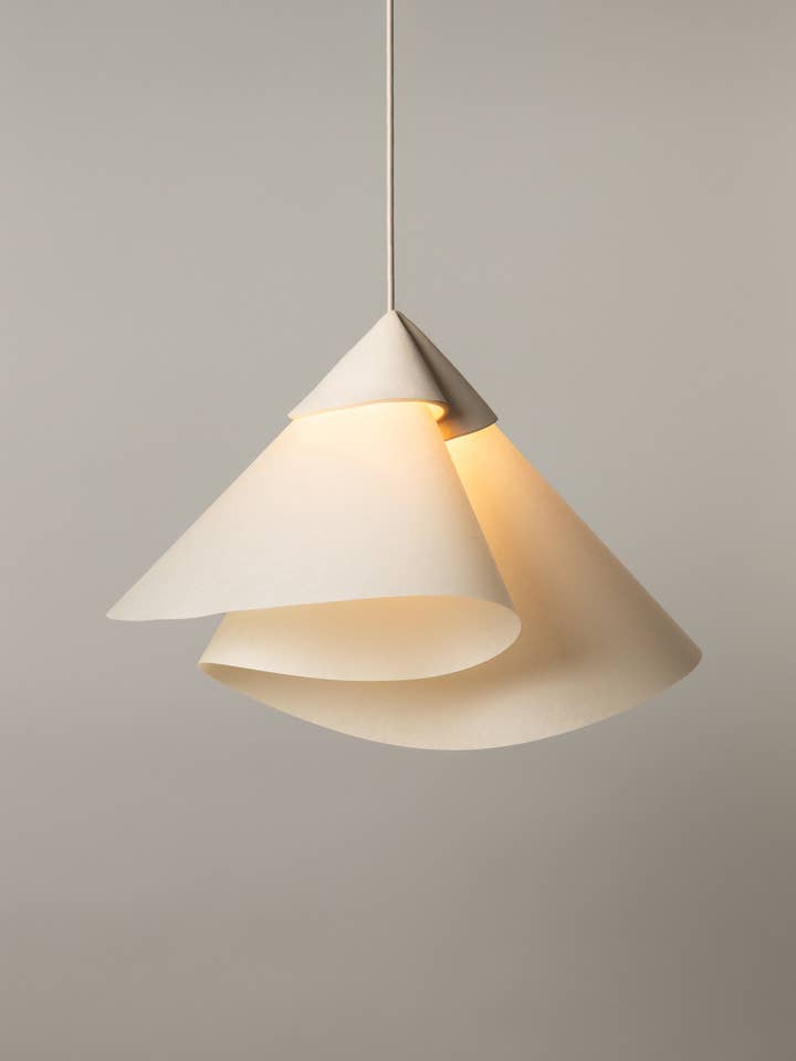 Ciondolo Shayd, Osso per la vendita all'ingrosso da parte di Virginia Sin