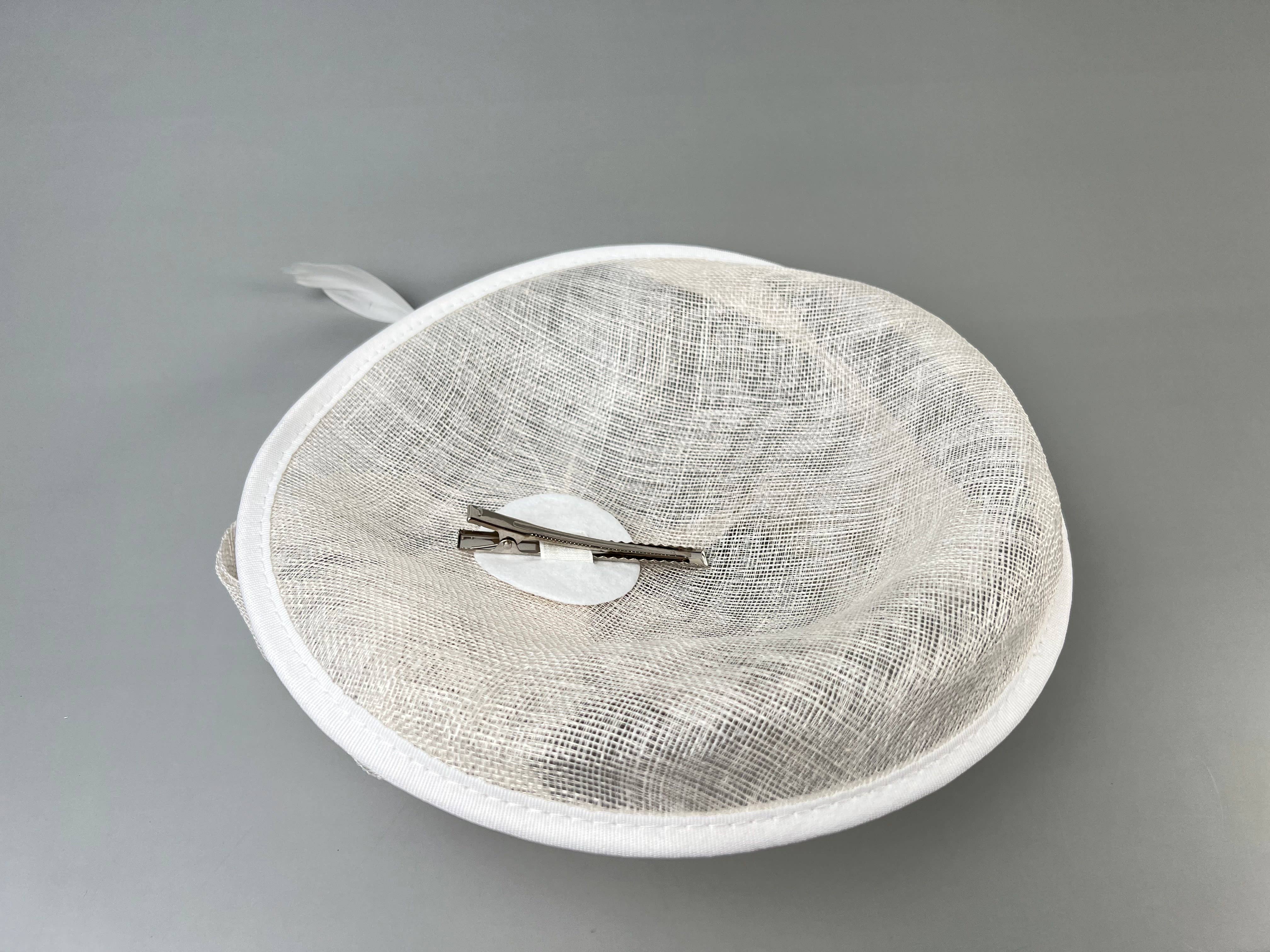 Floris Linens - Wholesale Fascinatorhoedje - Dames - Fascinator Derby Kerkhoed met Lint0