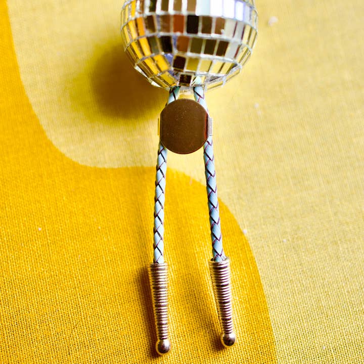 Abstruselike – Engroshandel Vævet halskæde – Disco Cowgirl - Bolo slips1