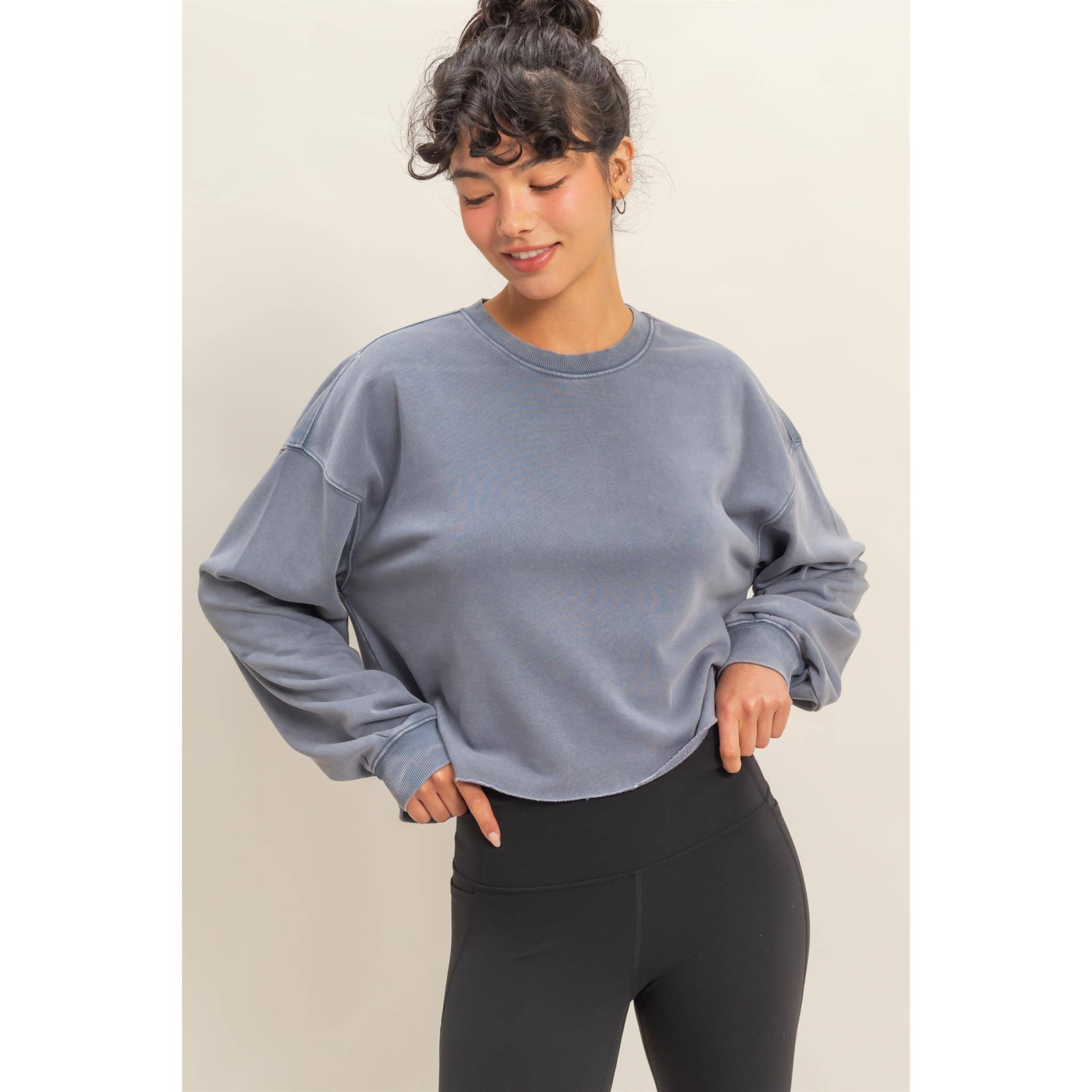 HYFVE - Wholesale Sweatshirt - Women's - Cropped Crewneck Sweatshirt With Oversized Sleeves3
