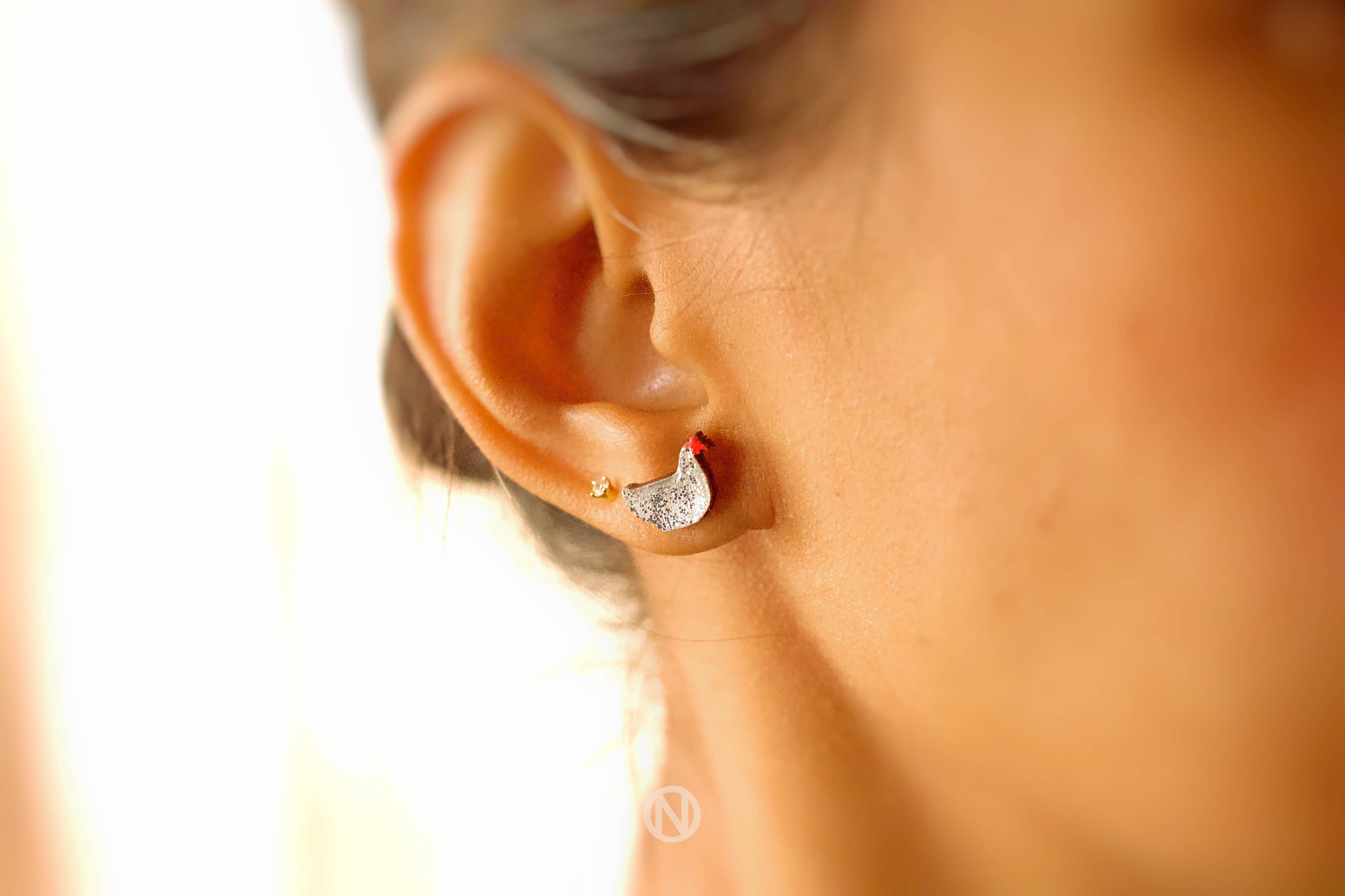 Naoi – wholesale Solitärörhängen – Chicken Stud Örhängen - Handgjorda på beställning2