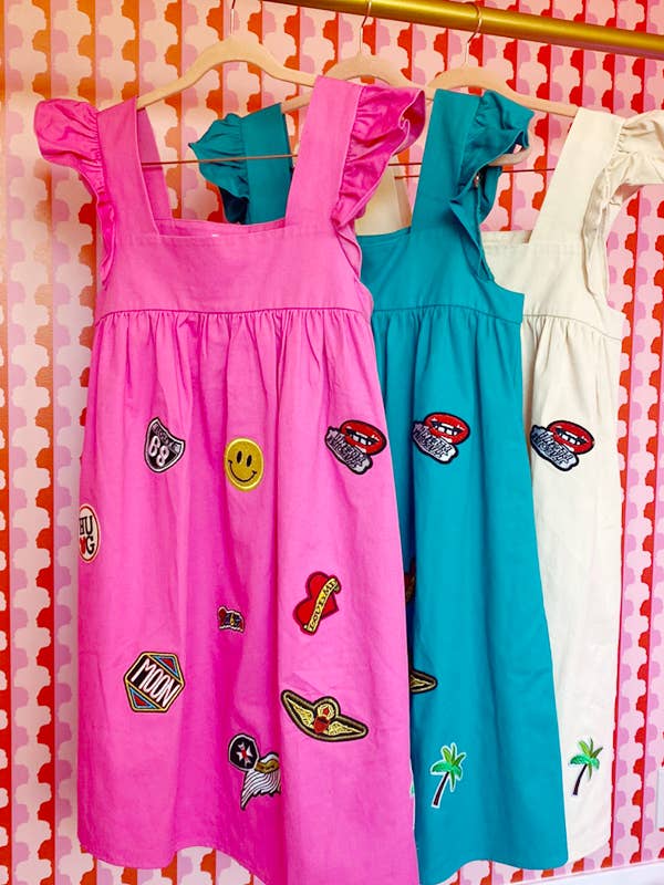 Streetwear-Minikleid mit mehreren Patches und Rüschen für den Großhandel von JADE BY JANE