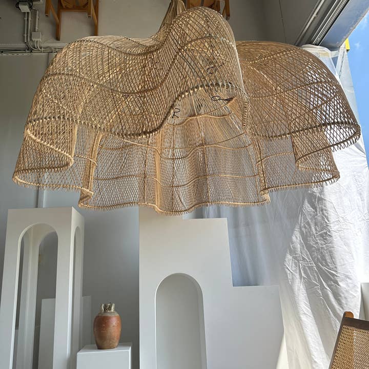 Office Objets - Wholesale Chandelier/Hanging Light - Immense rattan suspension in the shape of a flower, tulip, corolla H:1m; D:1m50162