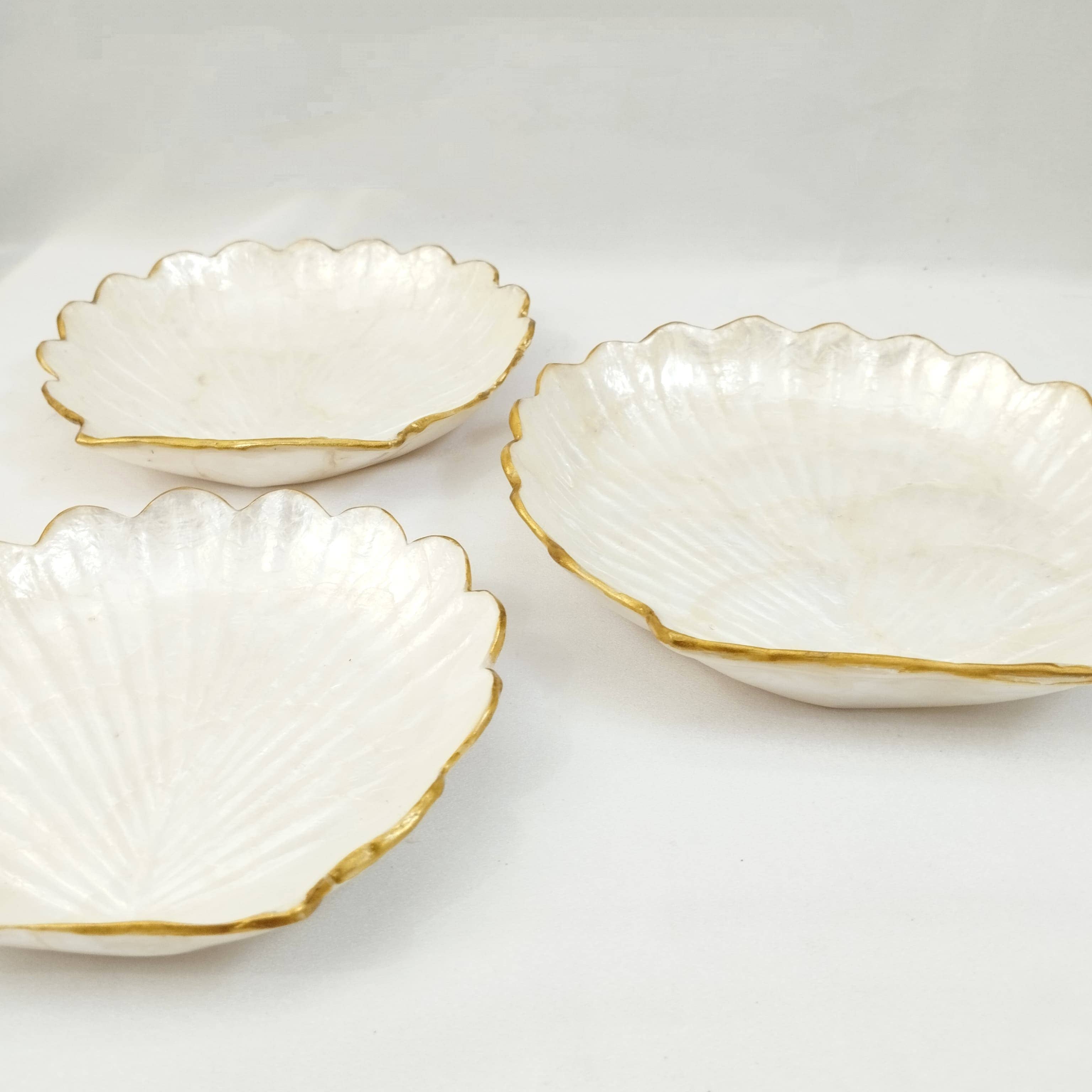 FERN – wholesale Smyckesfat – Dekorativ fat i snäckform med guldrand - Mutiara Line2