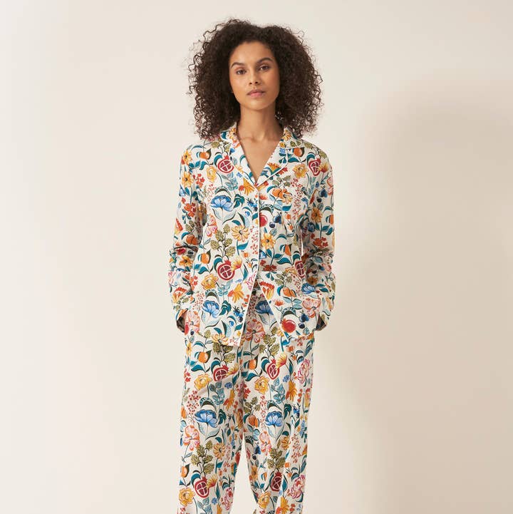Commodities Trading (UK) Limited (Myza) - Wholesale Sleepwear Set - Women's - Florals on White Women's Organic Cotton Pyjama Trouser Set3