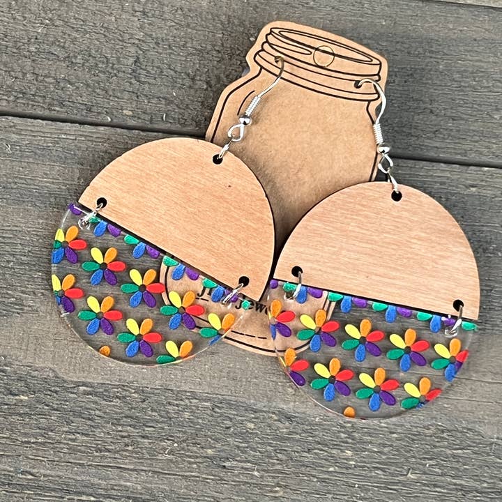 Orecchini Rainbow Flower, metà acrilico e metà legno per la vendita all'ingrosso da parte di Jill's Jewels
