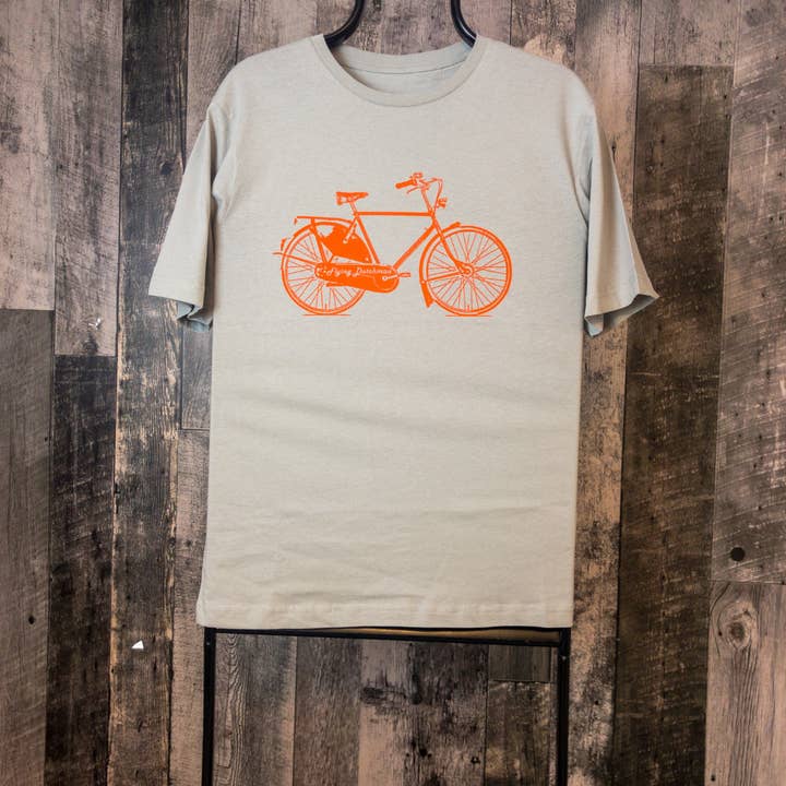 Flying Dutchman uniseks Tee - Zilveren t-shirt met oranje afbeelding voor wholesale door Dutch Bike Printing Co.