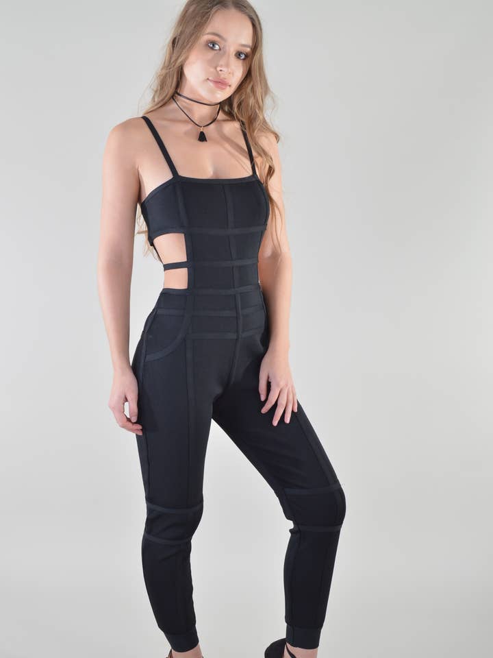 Combinaison bandage Lovemystyle avec découpe latérale en noir pour la vente par LoveMyStyle