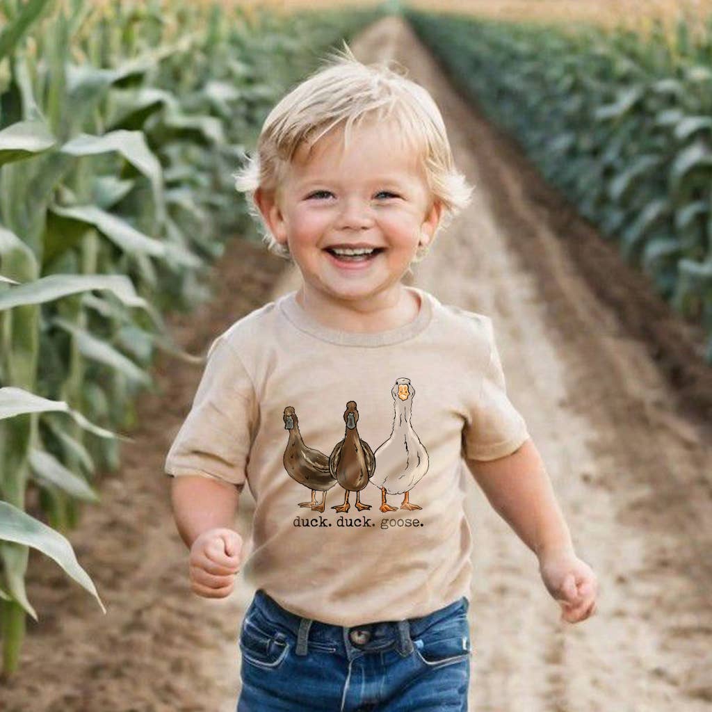 Barefoot Baby - Venta al por mayor Camiseta serigrafiada - Niños - Ropa de Verano para Niños "Duck Duck Goose" de Chico de Campo Occidental1