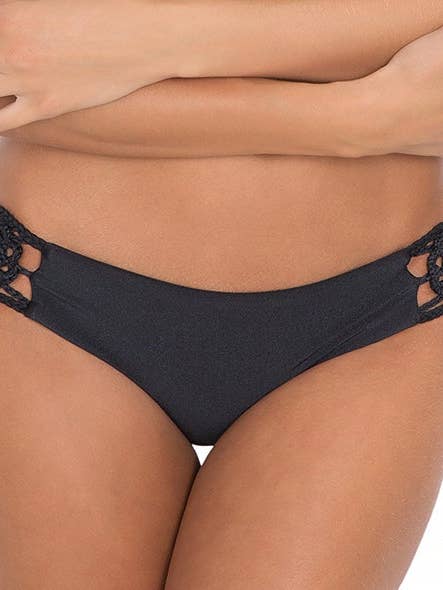 FLORCITAS DE ARENA - Hand Knit Crochet Flower Side Full Bottom for wholesale by Luli Fama