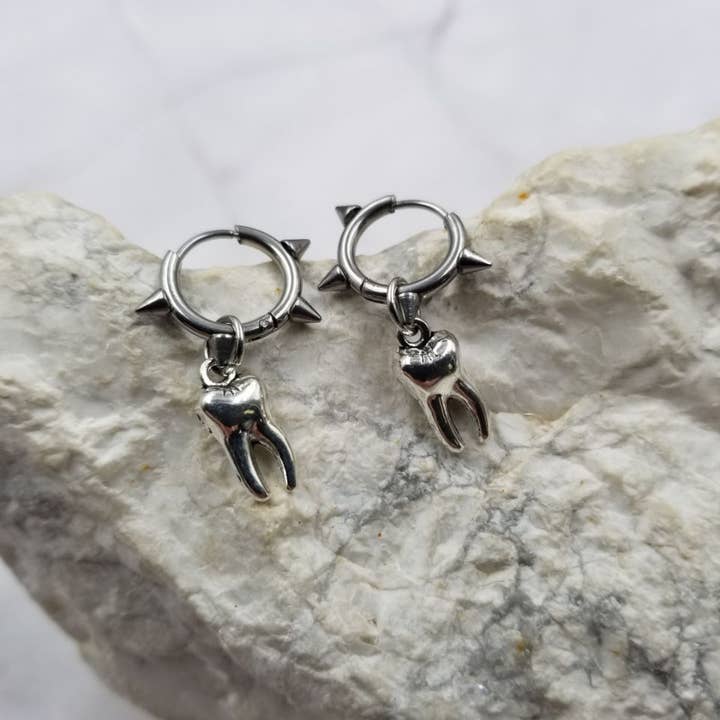 The Pretty Jewellery - Wholesale Dangle Earrings - Goth Wisdom Tooth Earrings