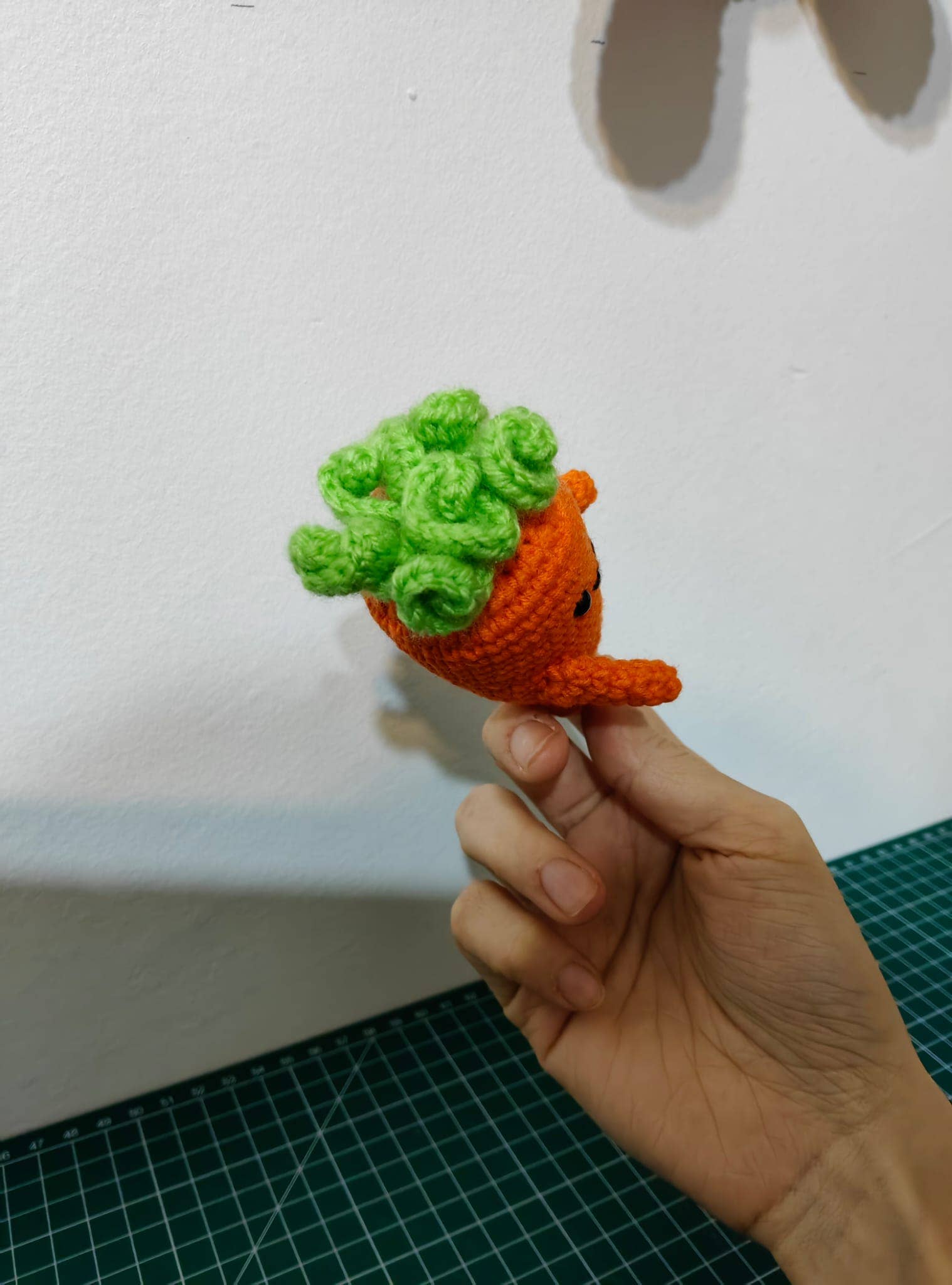 despinacrafting – Großhandel Kuschel-/Plüschtier – Kind & Baby – Gehäkeltes Karotten-Plüschtier Amigurumi1