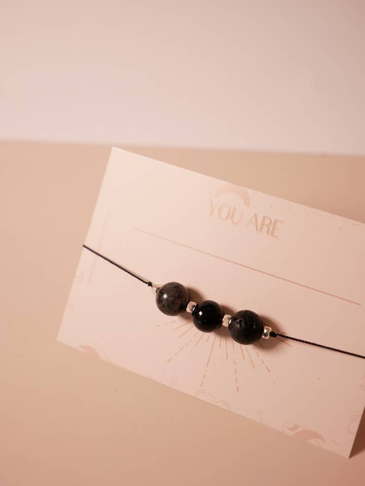 Adjustable silk bracelet with dark stones for wholesale by the great blossom